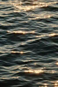 Abstract light patterns symbolizing ketamine therapy as a nonspecific amplifier of inner experiences.