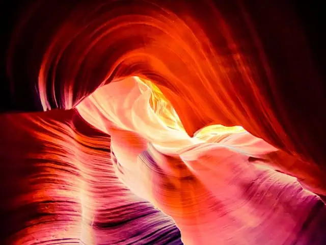 Abstract light representing curiosity, openness, and inner exploration during ketamine therapy